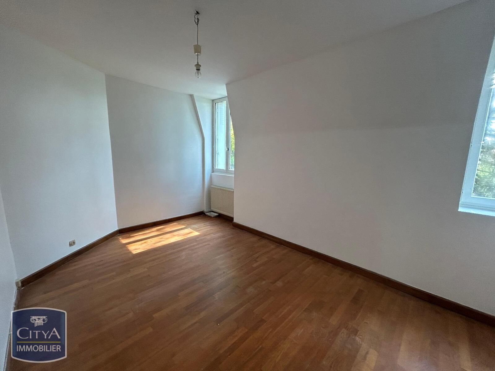 Appartement à louer, 120m², Châteauneuf