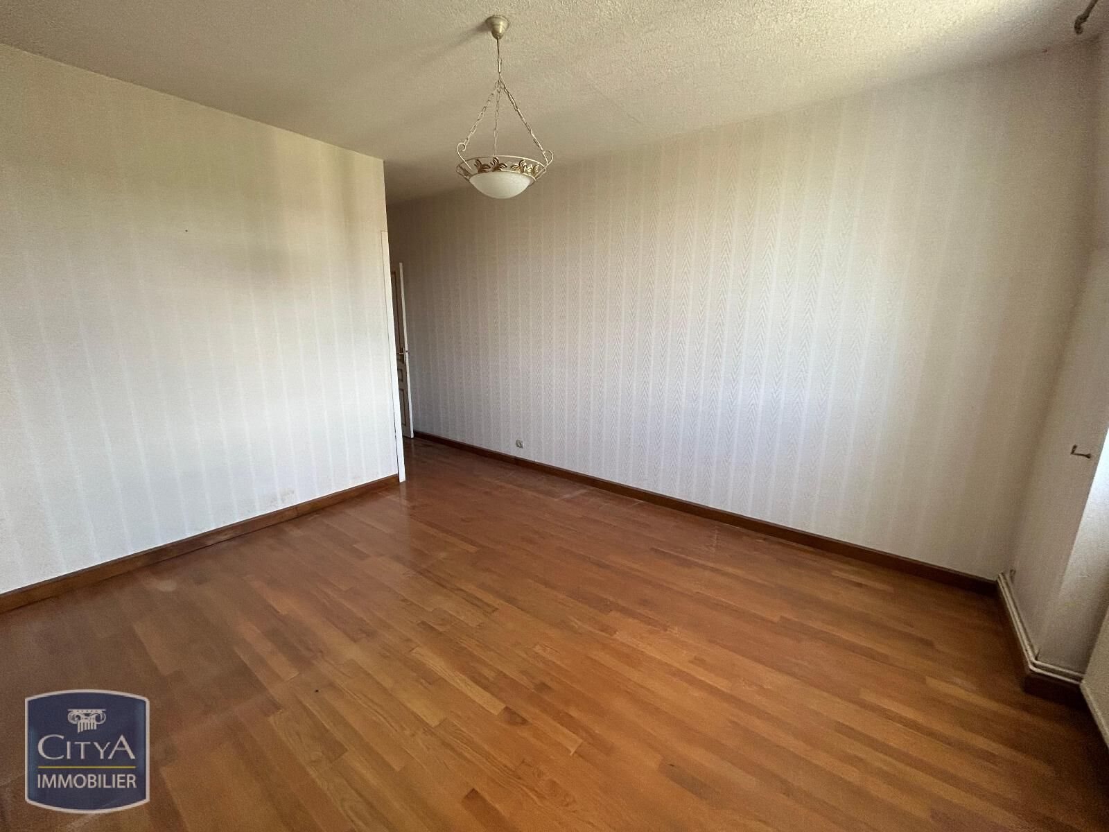 Appartement à louer, 120m², Châteauneuf