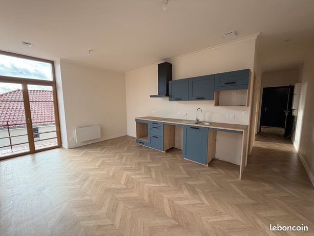 Appartement à louer, 50m², Arpajon-sur-Cère