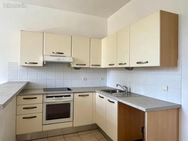 Appartement à louer, 96m², Saint-Martin-de-Londres