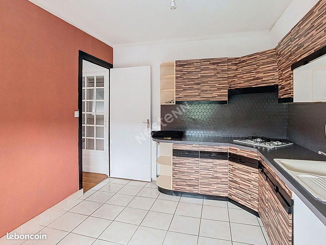 Appartement à louer, 90m², Briec