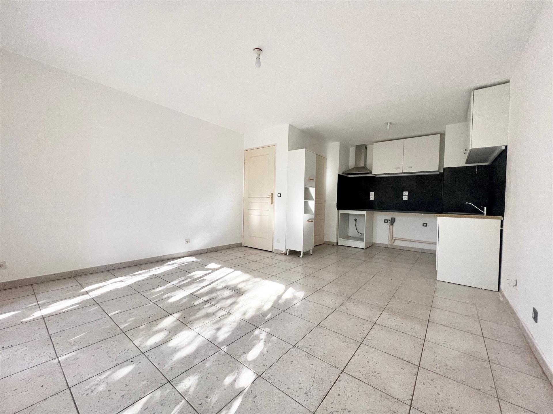 Maison à louer, 38m², Nîmes