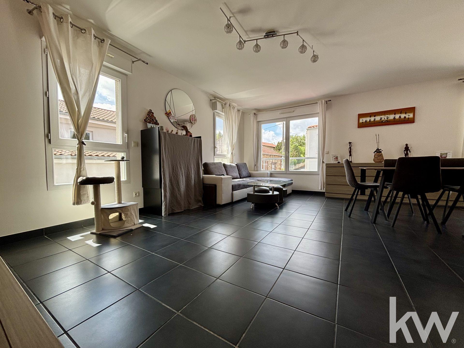 Appartement à vendre, 76m², Saint-Genest-Lerpt