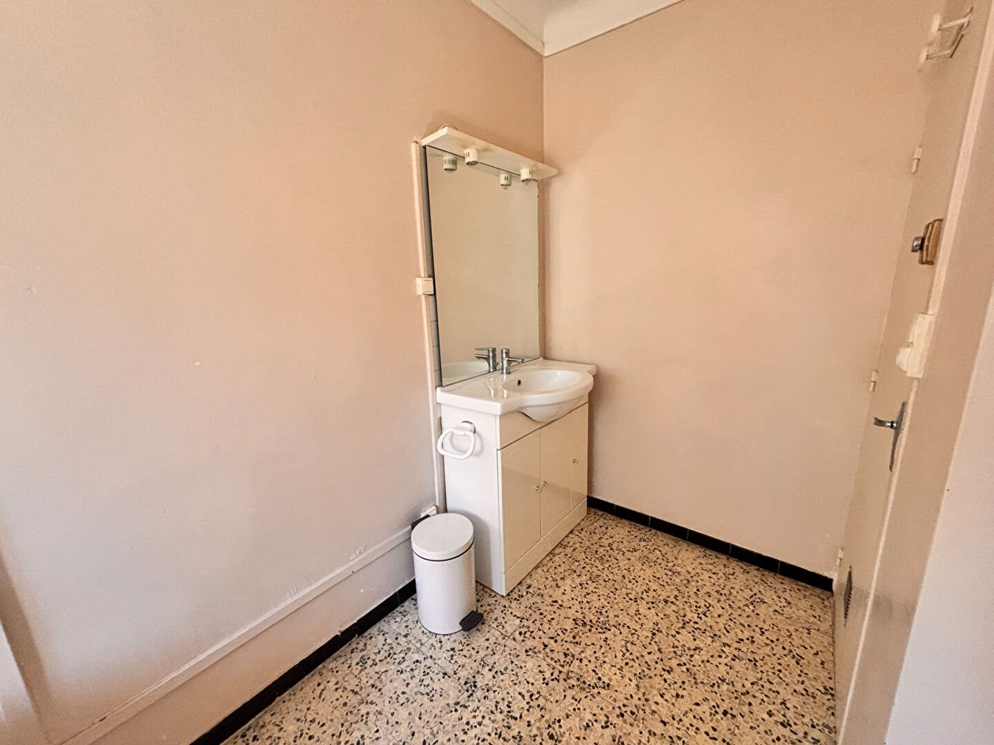 Appartement à louer, 17m², Nîmes