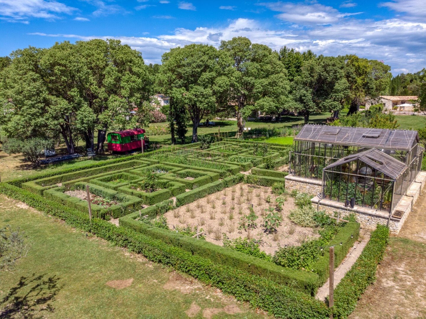 Maison à louer, 600m², Saint-Rémy-de-Provence