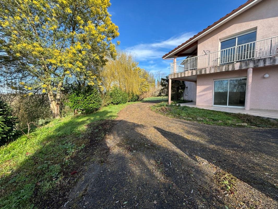 Appartement à louer, 84m², Bétous