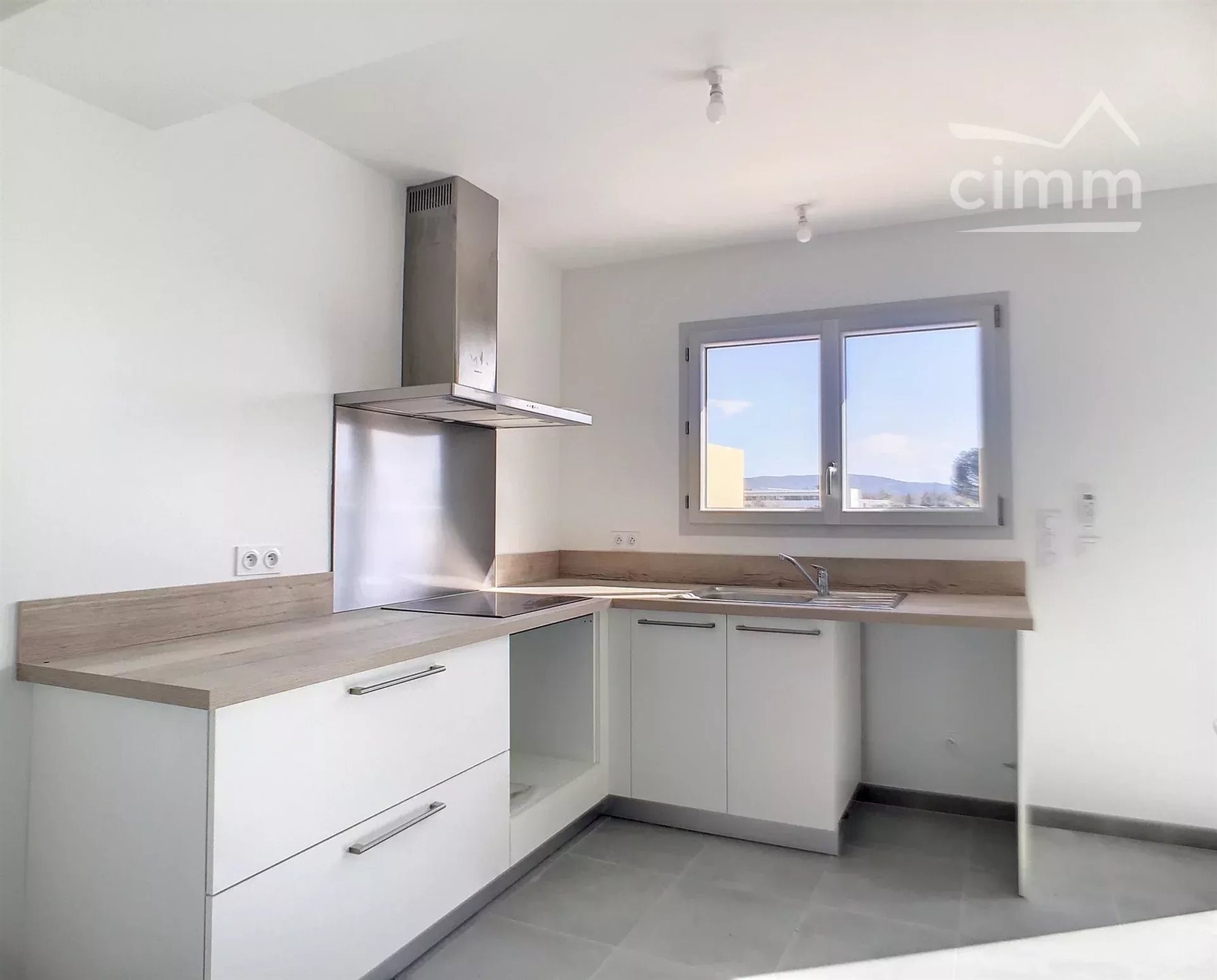 Maison à louer, 91m², Mazan