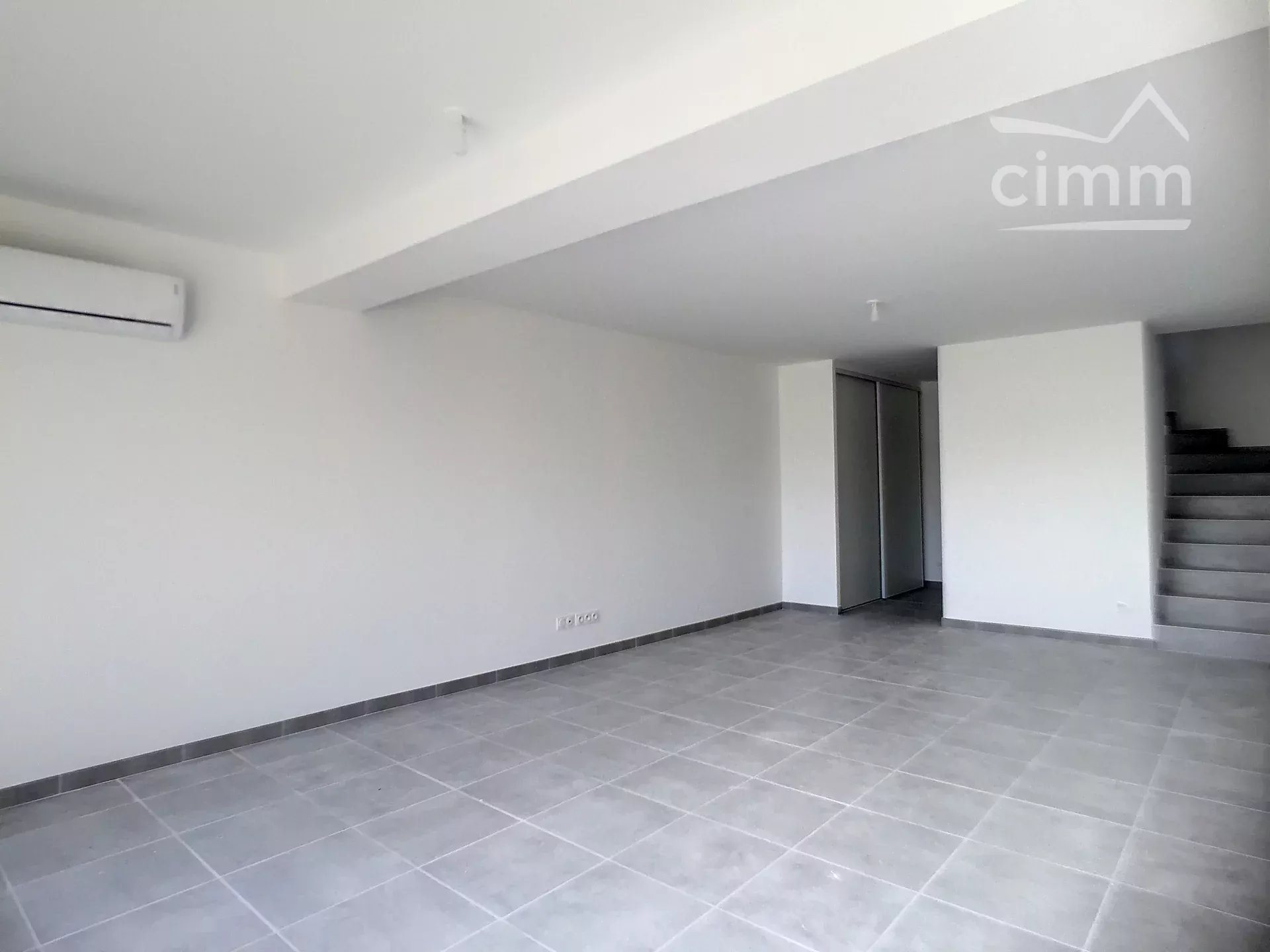 Maison à louer, 91m², Mazan