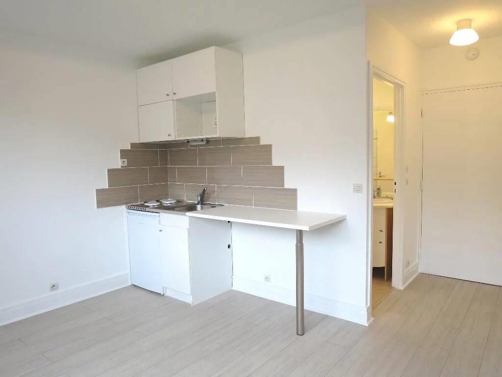 Appartement à louer, 18m², Paris 18ème
