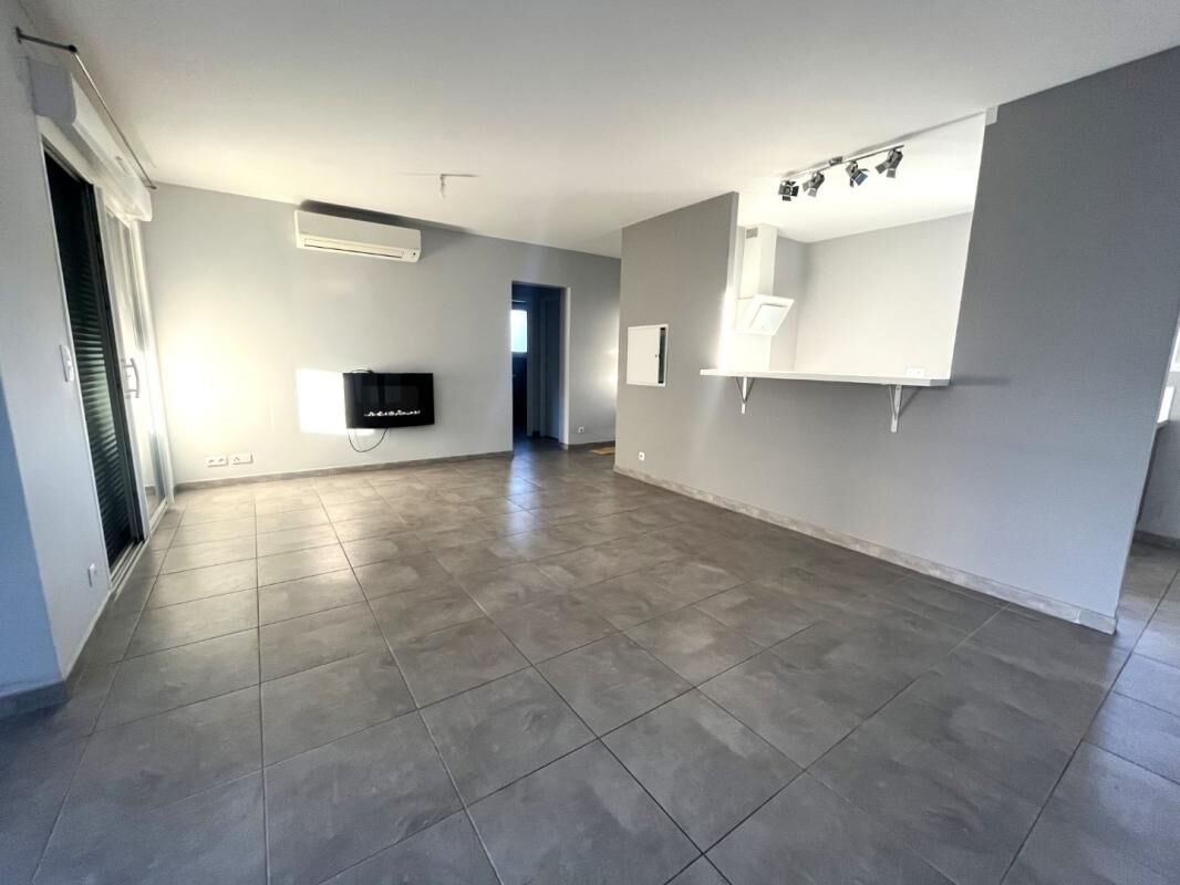 Appartement à louer, 78m², Santa-Lucia-di-Moriani