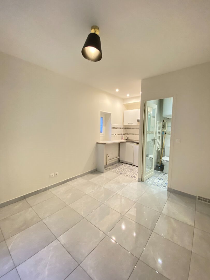 Appartement à louer, 14m², Paris 18ème