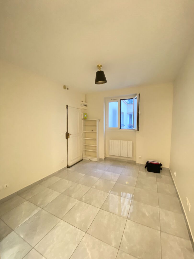 Appartement à louer, 14m², Paris 18ème