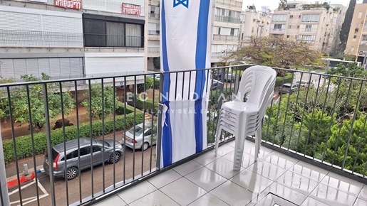 For sale in Tel-Aviv, Kikar Hamedina neighborhood