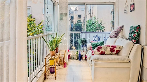 Apartment for Sale in Tel-Aviv, Habima square