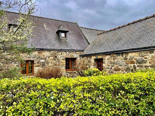 For sale very beautiful property on the Crozon peninsula. Finistère