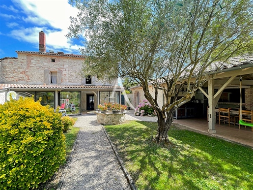 Charming stone house: 5 bedrooms, swimming pool and outdoor facilities