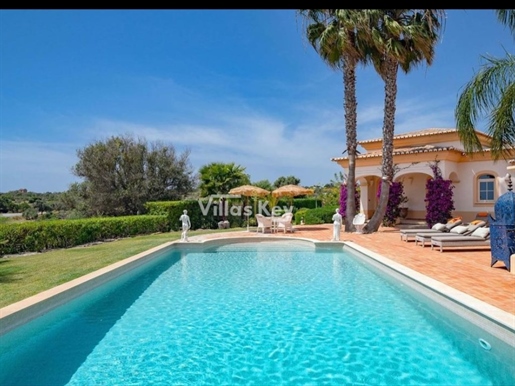 Villa mit 4 Schlafzimmern, Pool und Meerblick, am Fuße des Golfplatzes in Lagos.