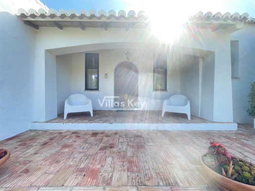 Spectacular Single Storey Vila, with Annex and Swimming Pool - Ideal for Living in Tranquility