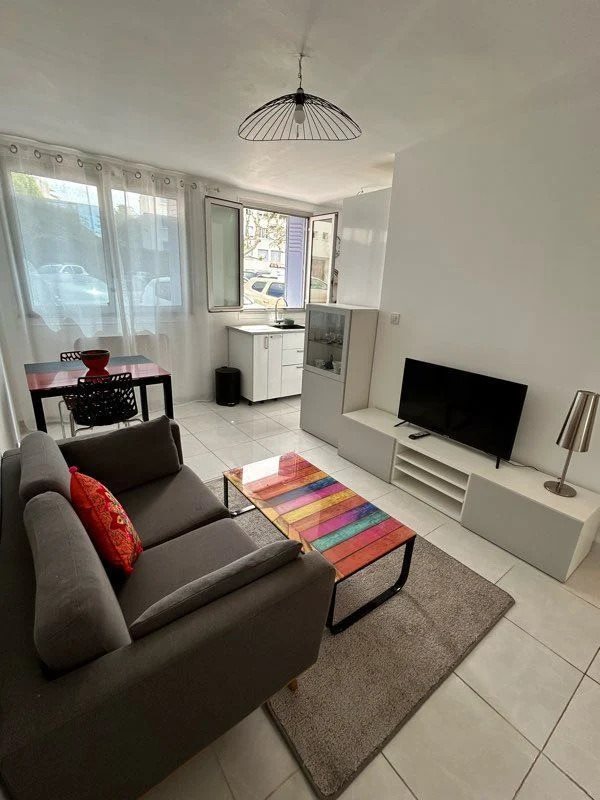 Appartement à louer, 37m², Marseille 8ème
