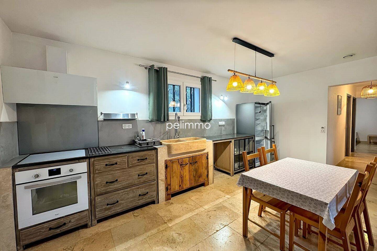 Maison à louer, 78m², Aureille