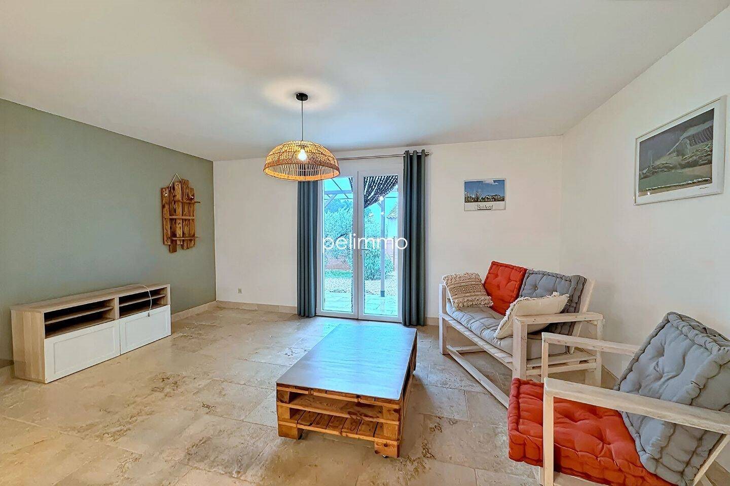 Maison à louer, 78m², Aureille