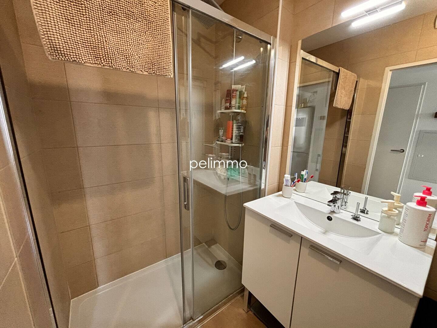 Appartement à louer, 43m², Grans