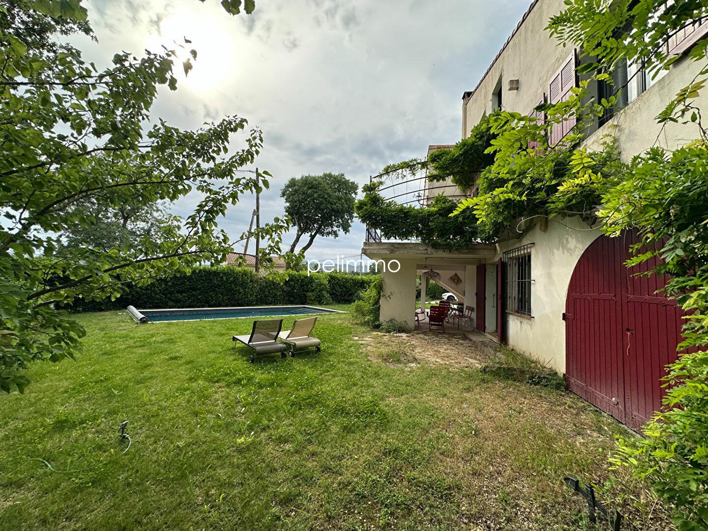 Maison à louer, 273m², Eyguières