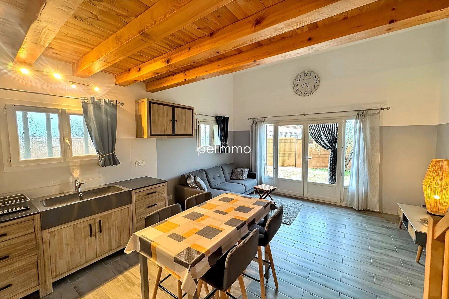 Maison à louer, 58m², Aureille