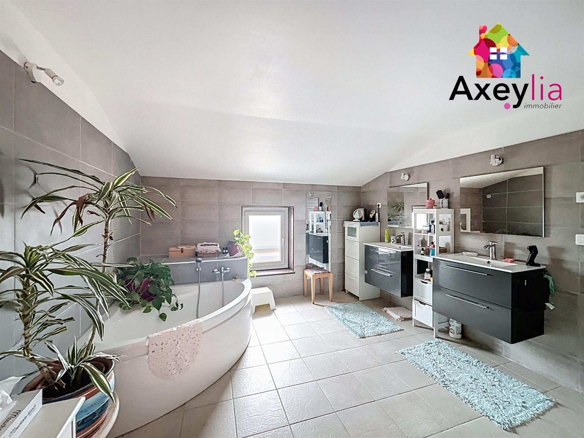 A Vendre - Secteur Saint-Germain-Laval - Charmante Maison En Pierres, 4 Chambres, Terrain Et Piscine