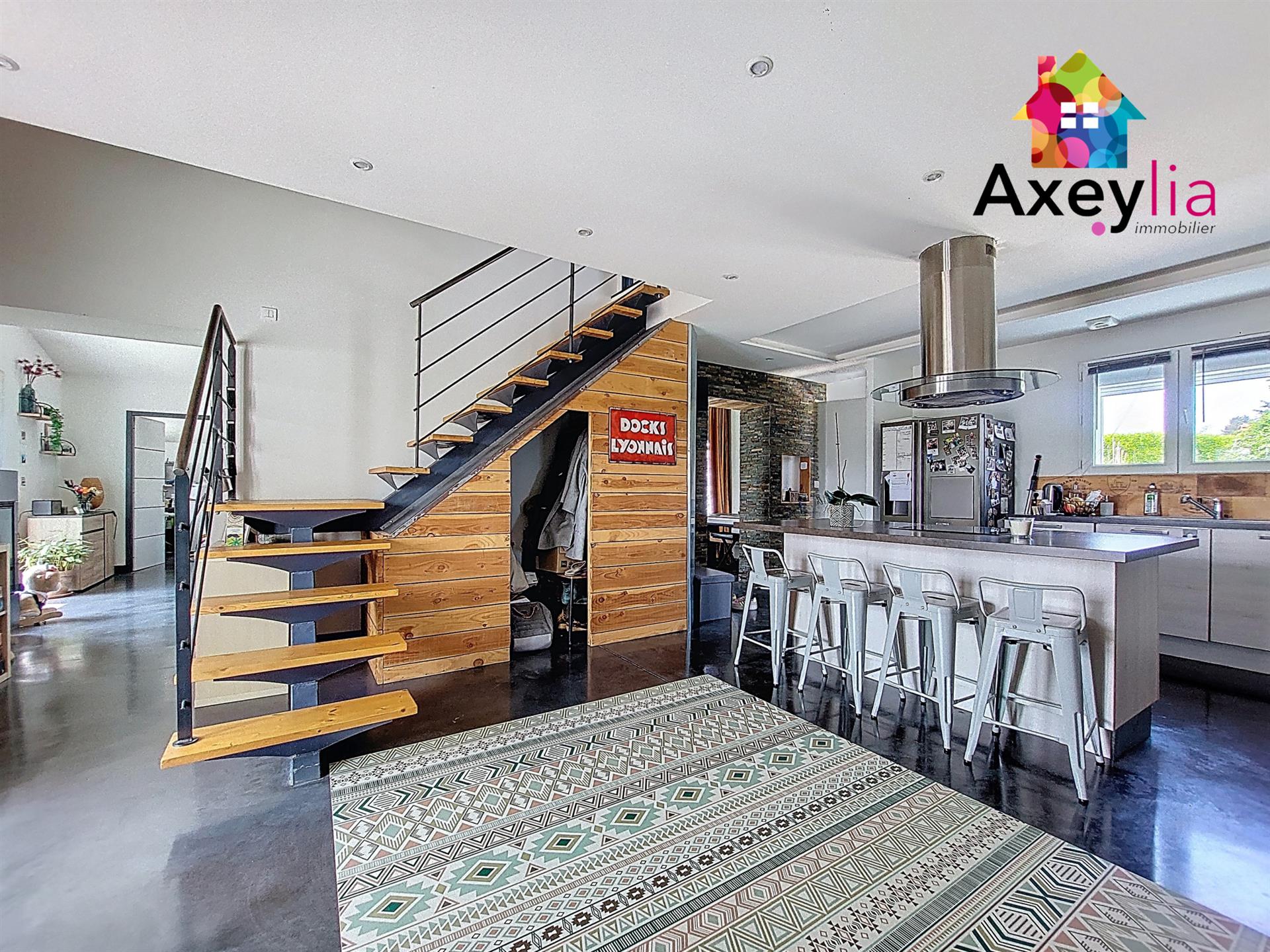 A Vendre - Villerest - Belle Maison Renovee Avec Terrain