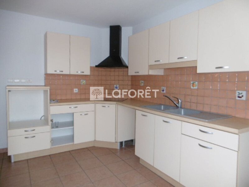 Maison à louer, 116m², Buellas