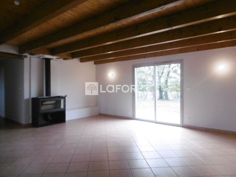 Maison à louer, 116m², Buellas