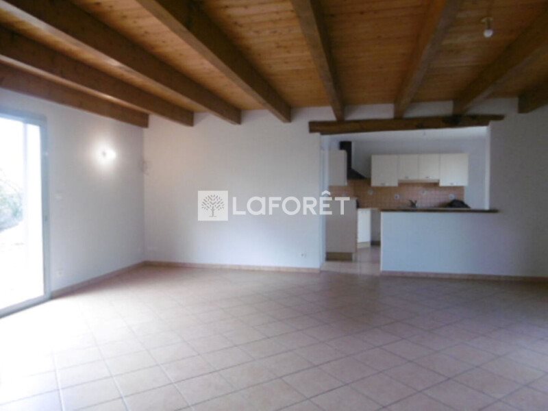 Maison à louer, 116m², Buellas
