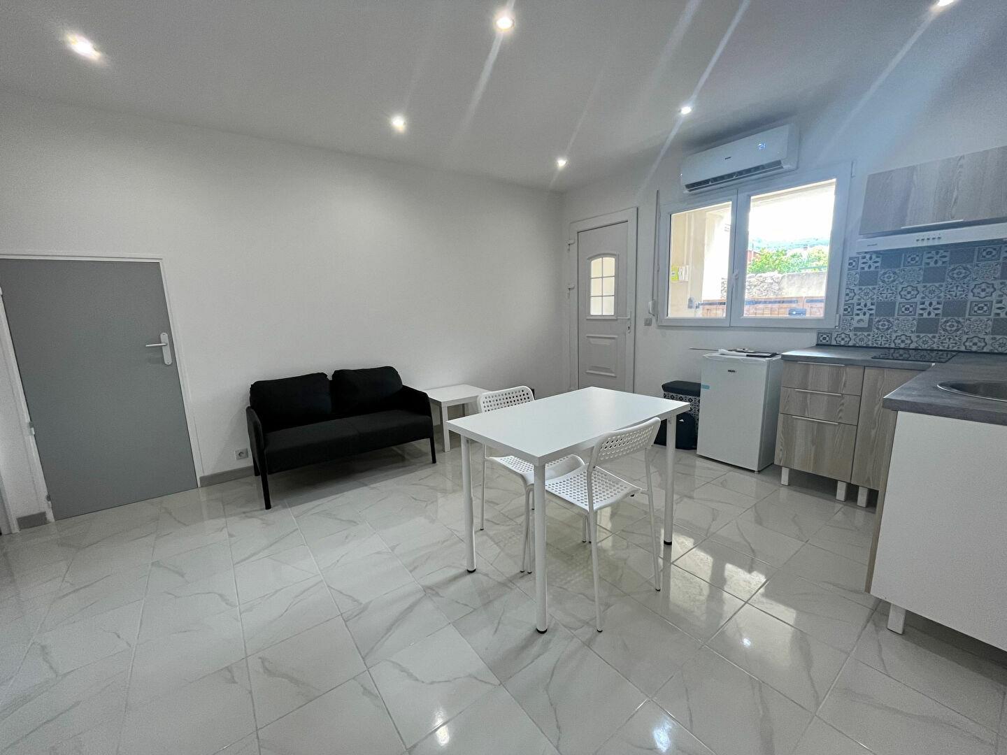 Maison à louer, 50m², Nans-les-Pins