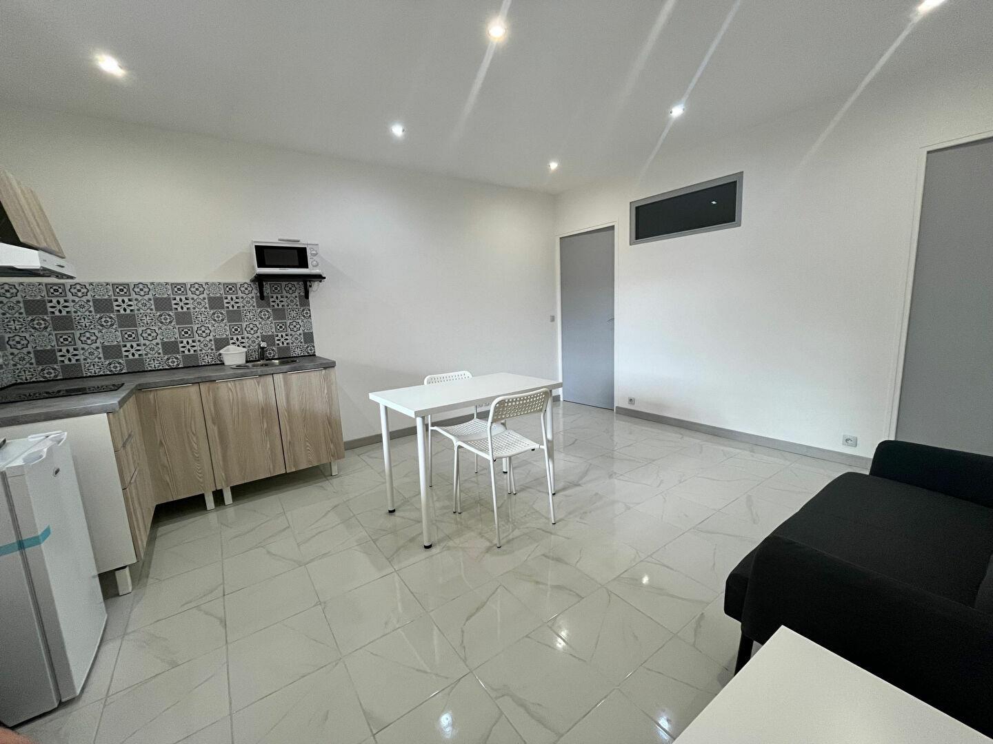 Maison à louer, 50m², Nans-les-Pins