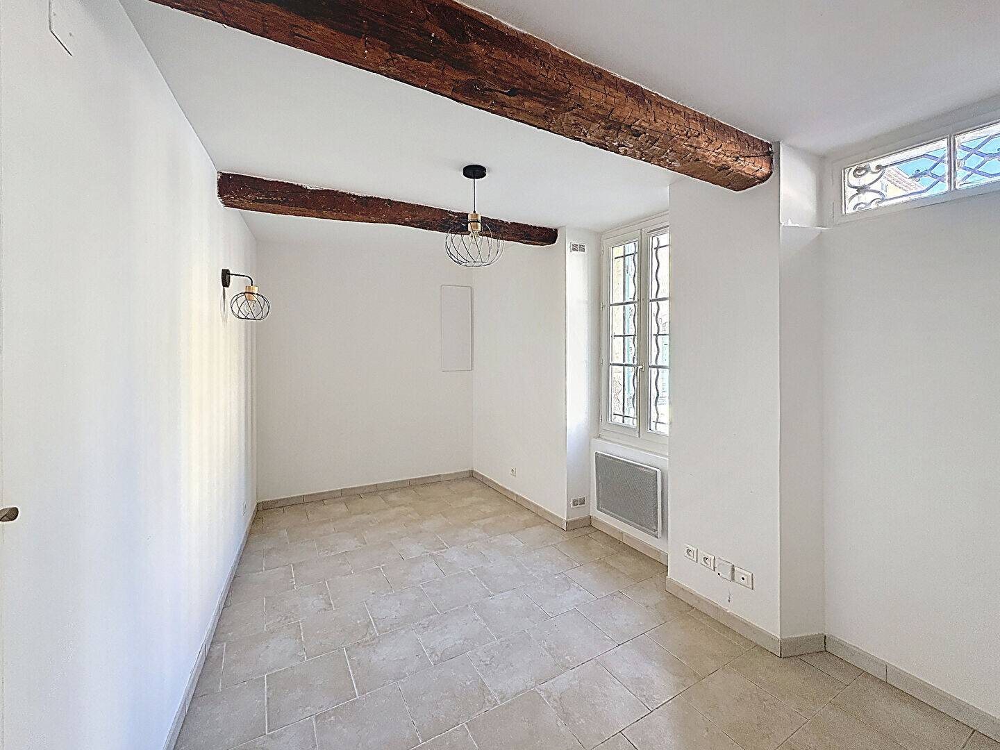 Appartement à louer, 16m², Saint-Maximin-la-Sainte-Baume
