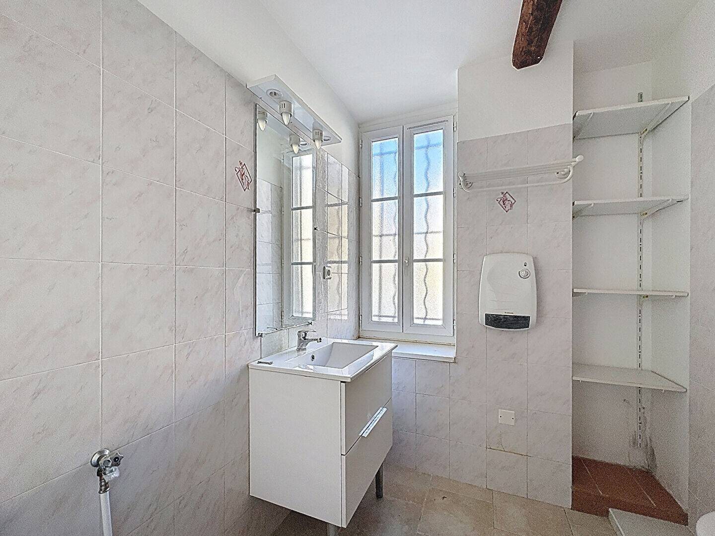 Appartement à louer, 16m², Saint-Maximin-la-Sainte-Baume