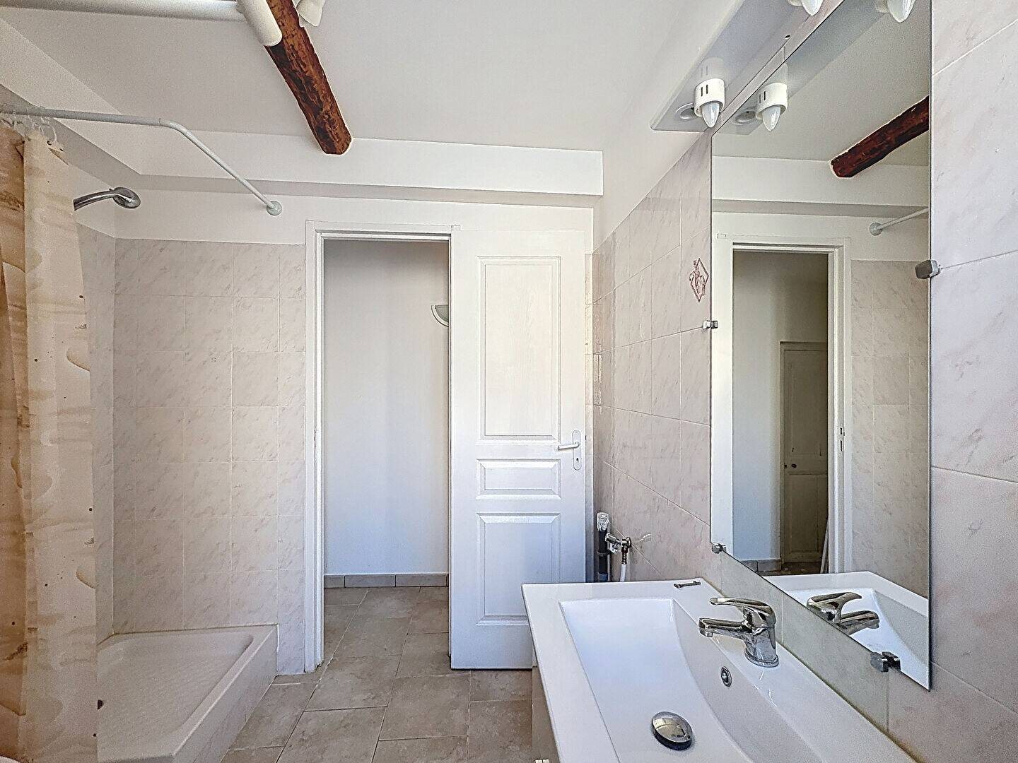 Appartement à louer, 16m², Saint-Maximin-la-Sainte-Baume