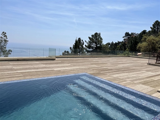 Villa neuve d'environ 300 m² vue mer