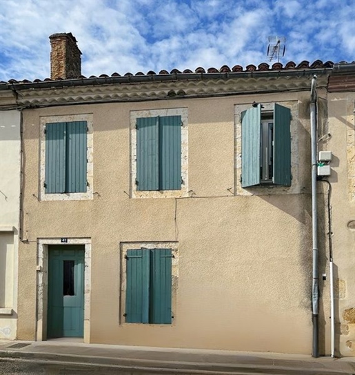 Fleurance town centre, old house with adjoining garden