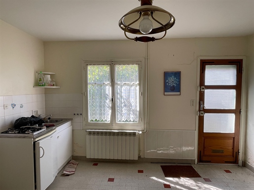 Auv 1159: House to renovate with outbuilding and small courtyard, peaceful location.