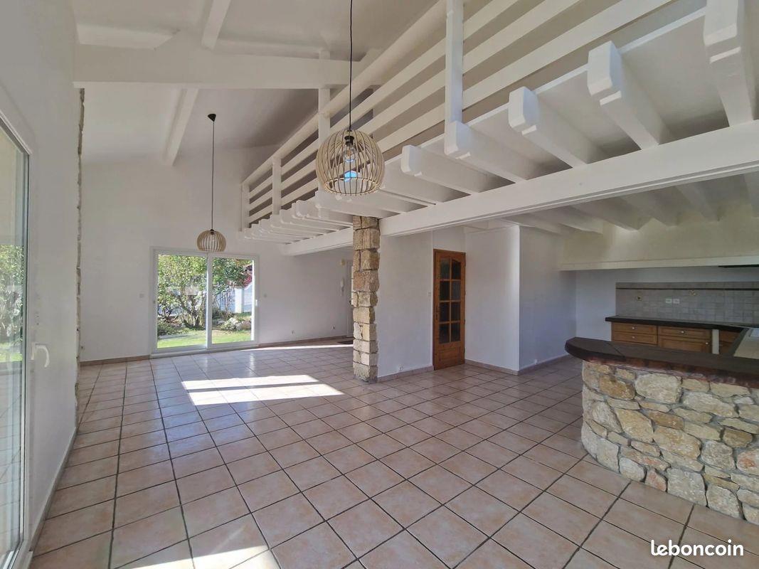 Maison à louer, 138m², Saint-Vérand