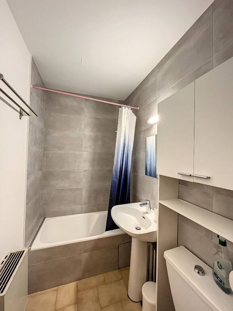 Appartement à louer, 19m², Nîmes