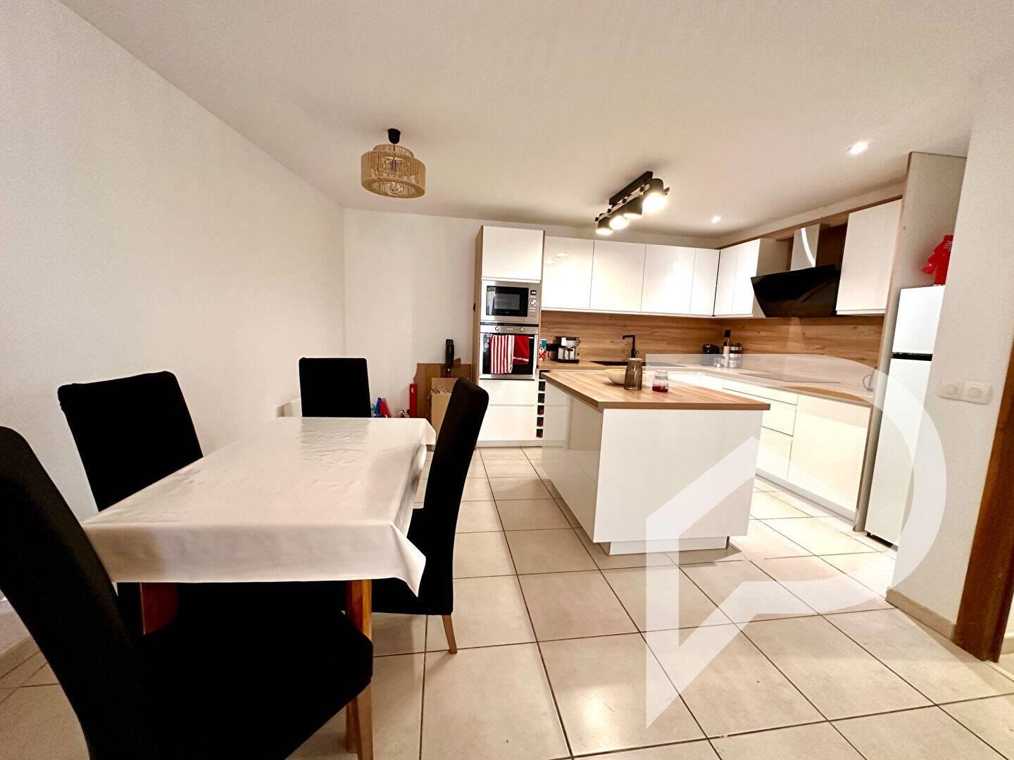 Maison à louer, 71m², Loupian