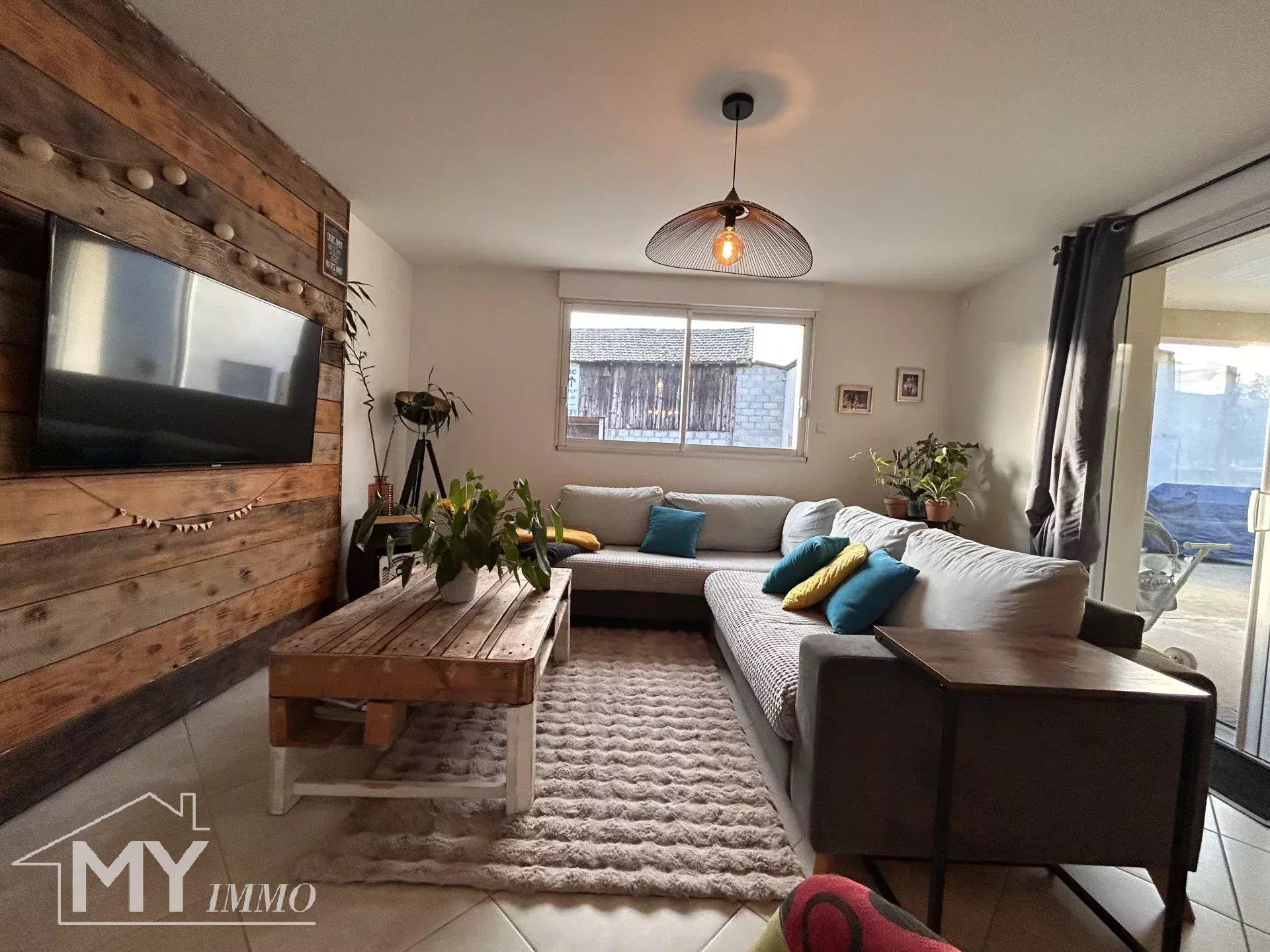 Belle maison en pierre 168 m², village avec écoles, terrain clôturé et garage