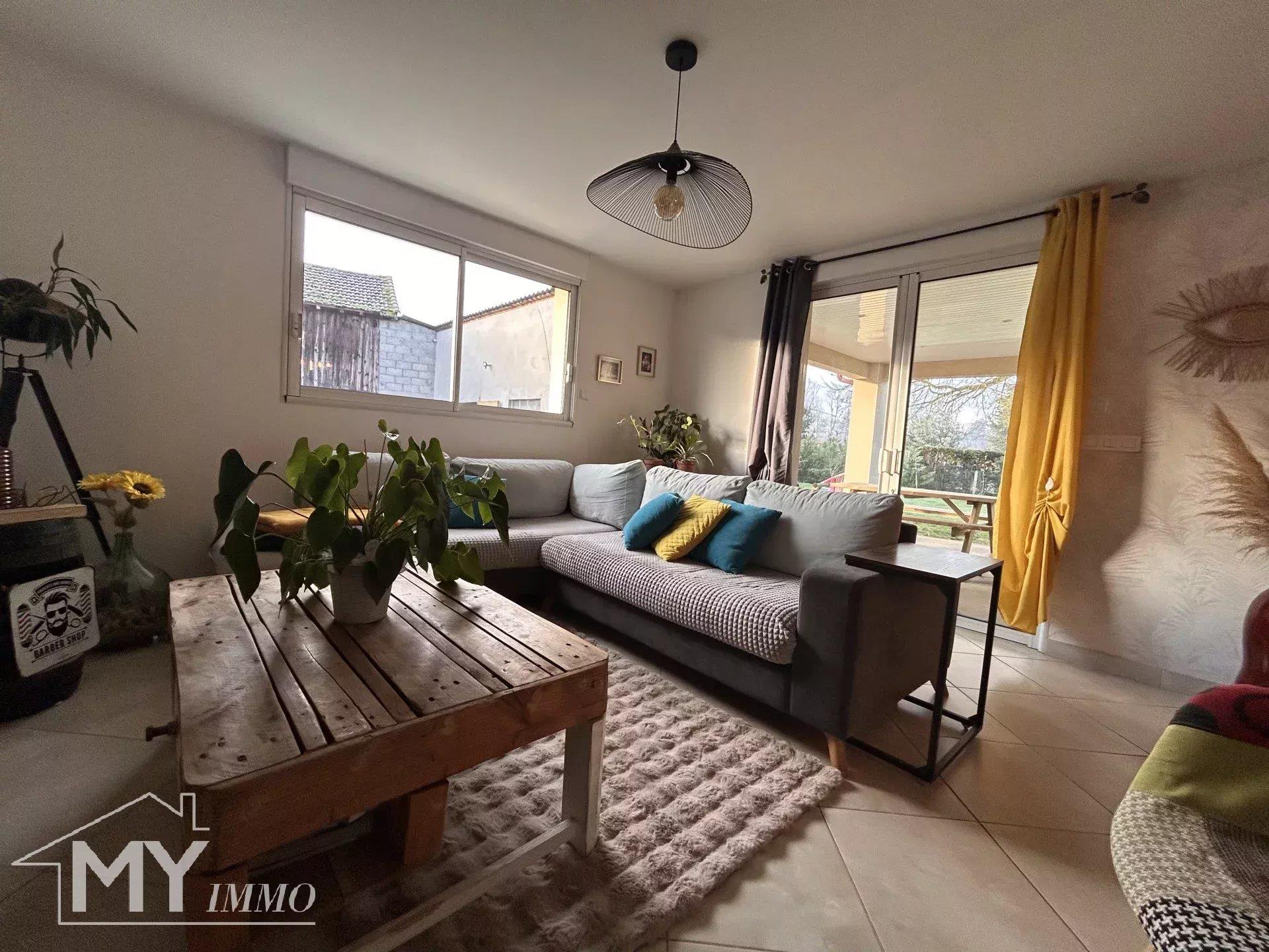 Belle maison en pierre 168 m², village avec écoles, terrain clôturé et garage