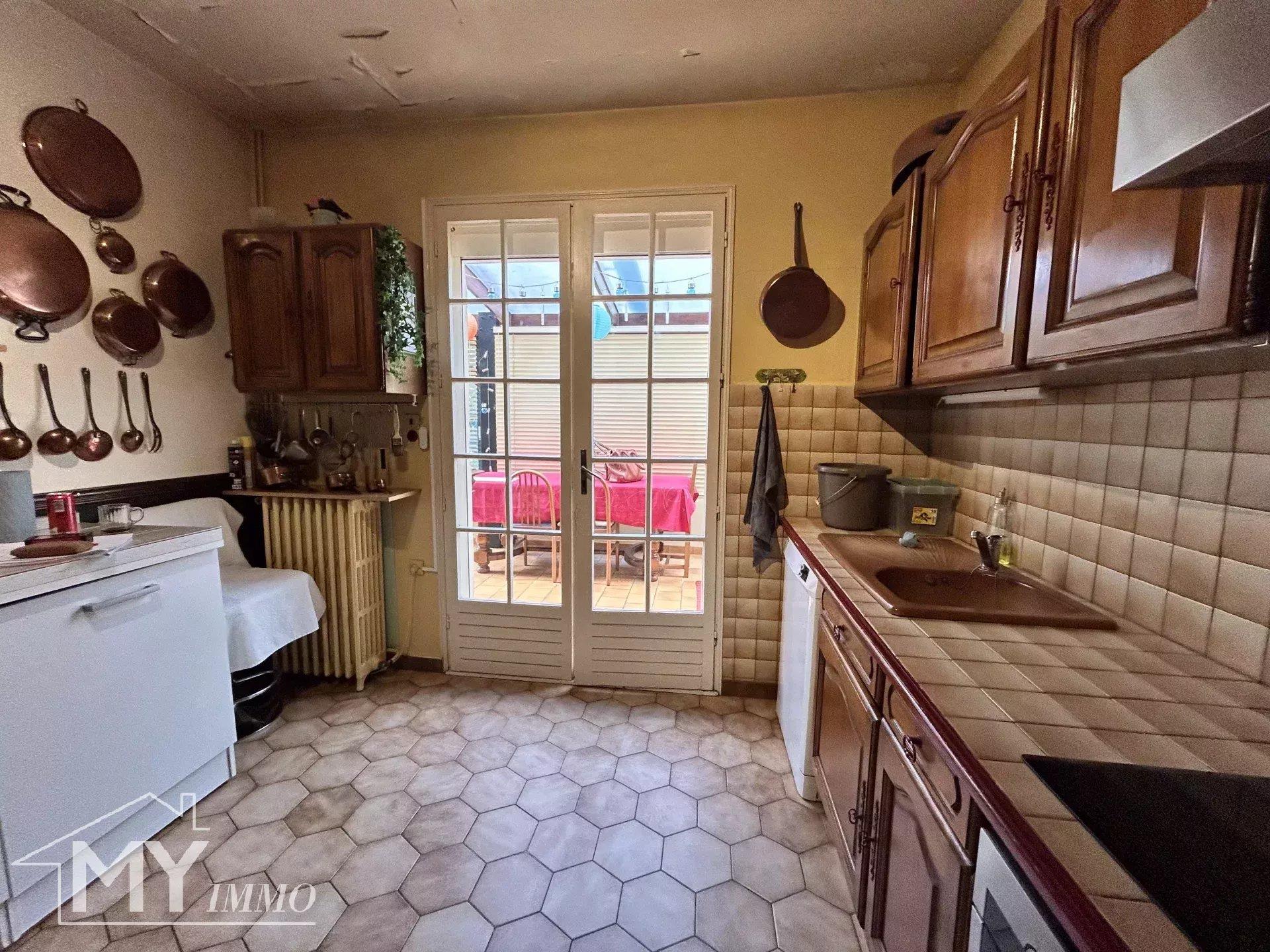 Maison à Saint-Avit-Saint-Nazaire : Charme et Confort
