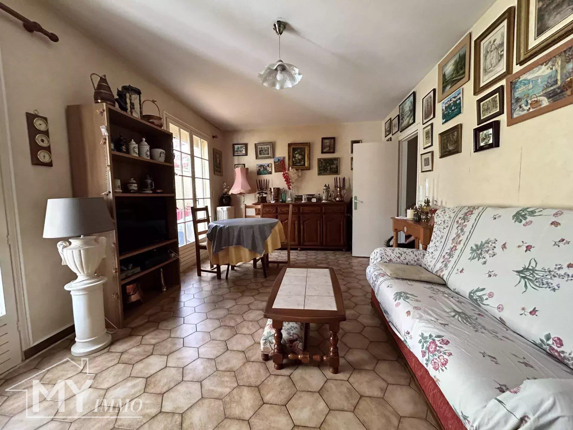 Maison à Saint-Avit-Saint-Nazaire : Charme et Confort