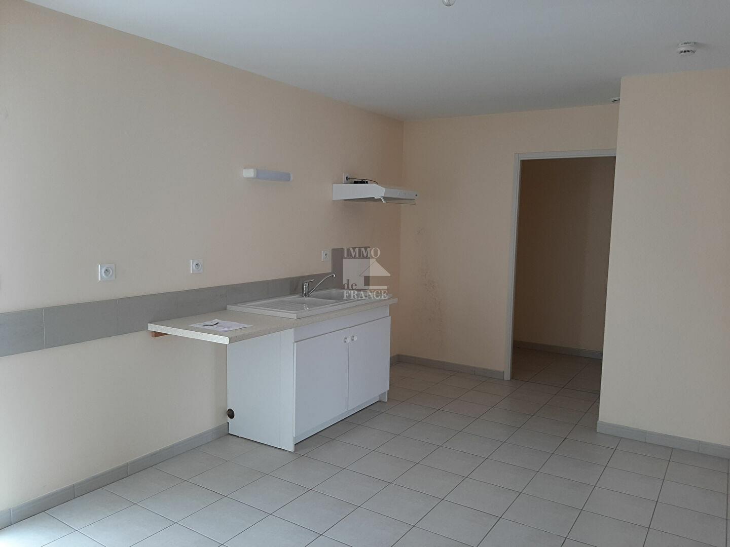 Maison à louer, 57m², Evron