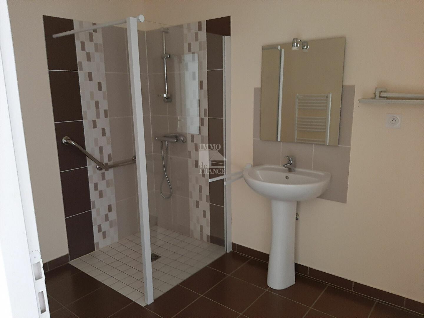 Maison à louer, 57m², Evron